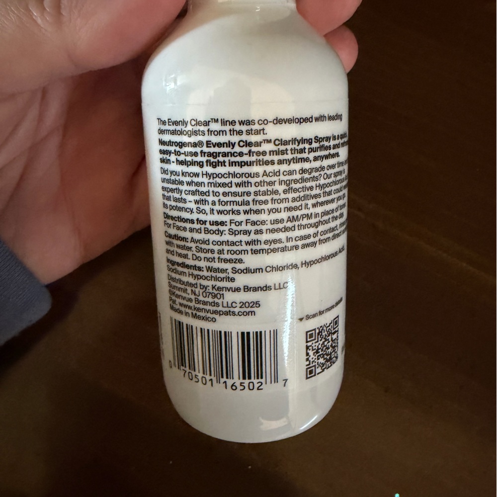 Neutrogena Evenly Clear Clarifying Spray - Picture 2 of 2